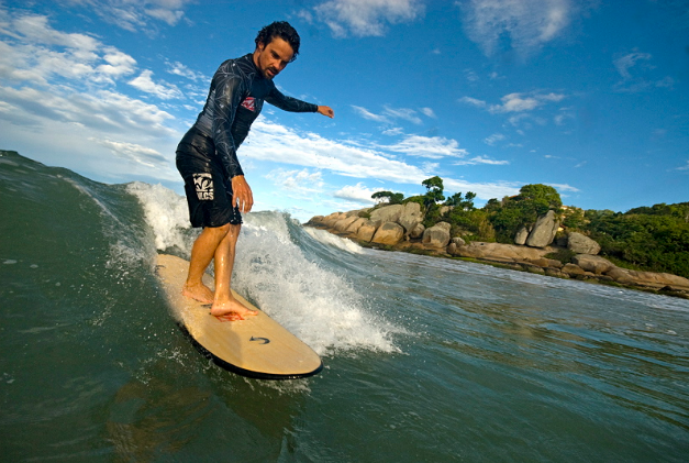 Para começar a praticar: veja os 5 benefícios do surf!