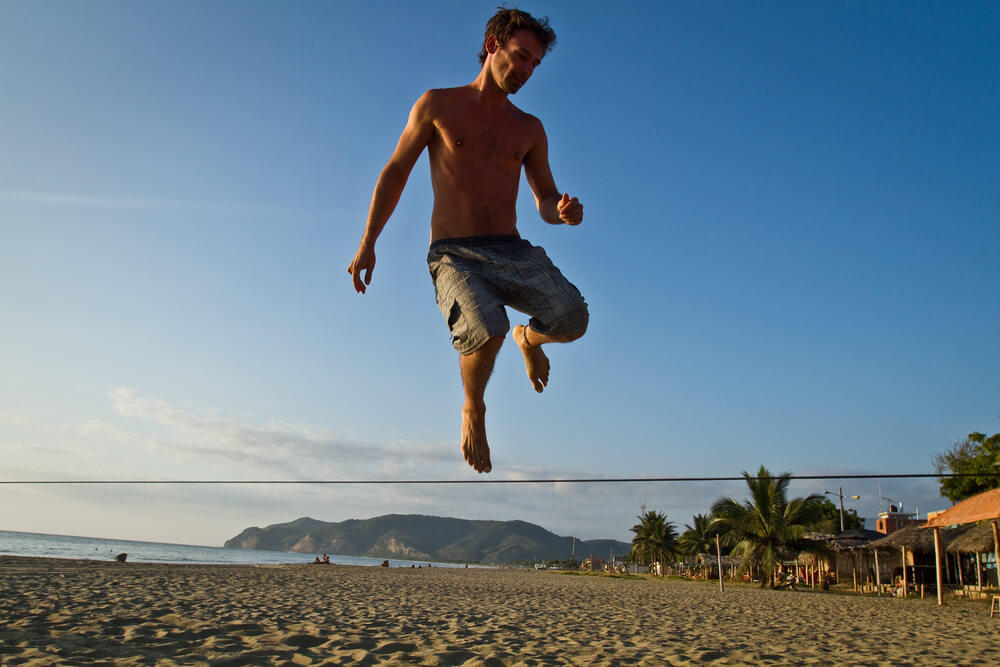 Veja 5 atividades físicas que você pode fazer na praia
