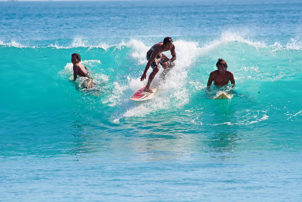 Moda Esportiva para Surf: 5 Tendências Incríveis para Arrasar nas Ondas