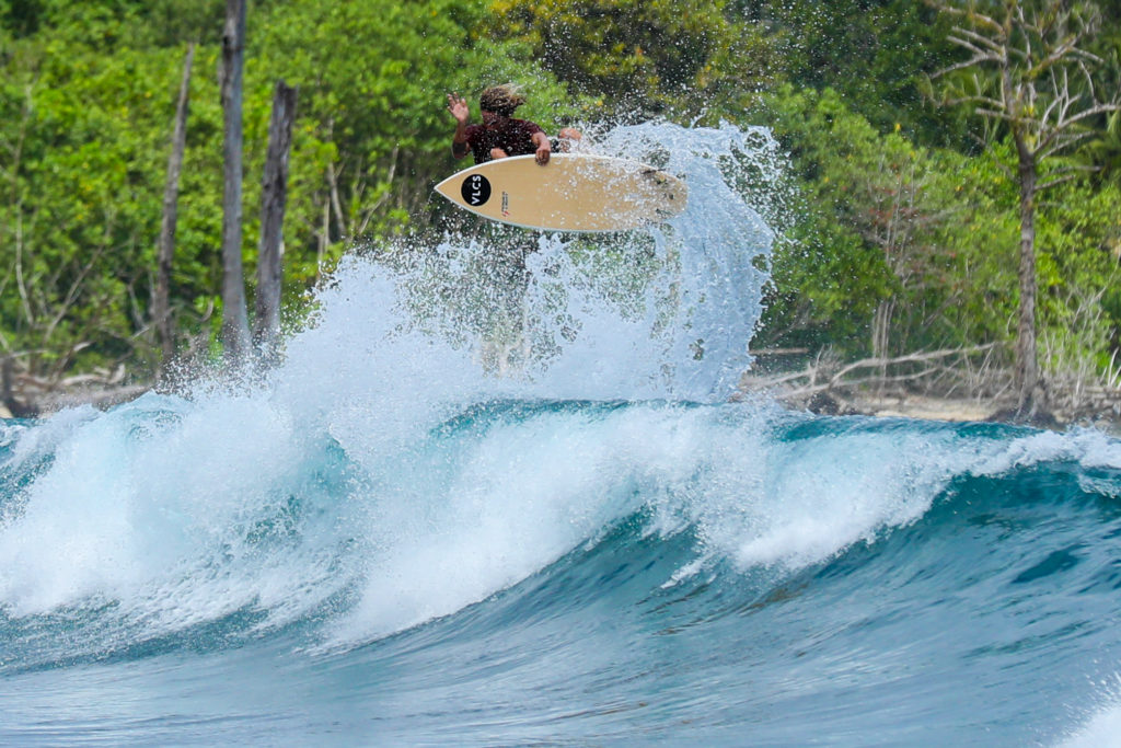 prancha de surf indonesia